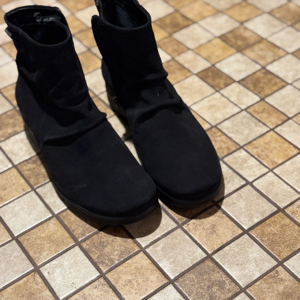 Brand New Mephisto genuine Leather. 
Authentic Piel.